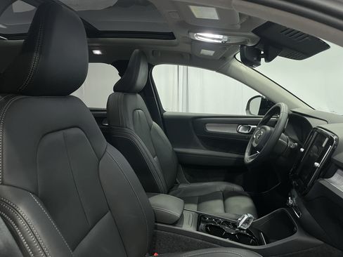 Used 2025 Volvo XC40 B5 Plus w/ Climate Package AWD/4WD image 15