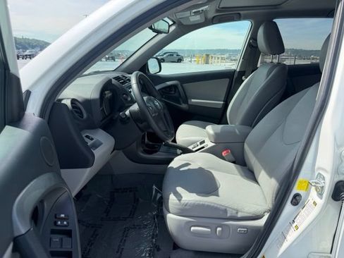 Used 2012 Toyota RAV4 Limited w/ Navigation Value Pkg AWD/4WD image 10