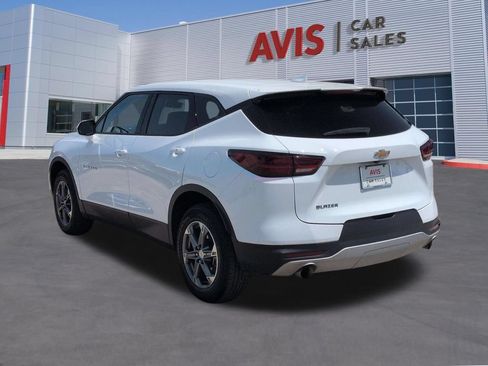 Used 2025 Chevrolet Blazer LT FWD image 9