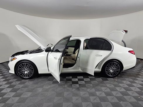 Used 2025 Mercedes-Benz C 300 4MATIC Sedan image 16