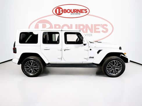 Used 2023 Jeep Wrangler Unlimited Sahara image 11