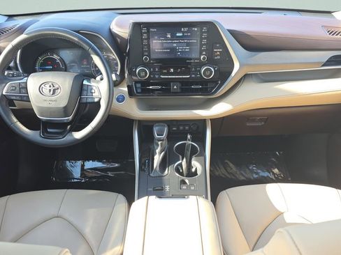 Used 2021 Toyota Highlander XLE FWD image 11