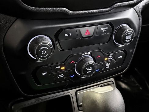 Certified 2020 Jeep Renegade Altitude image 27