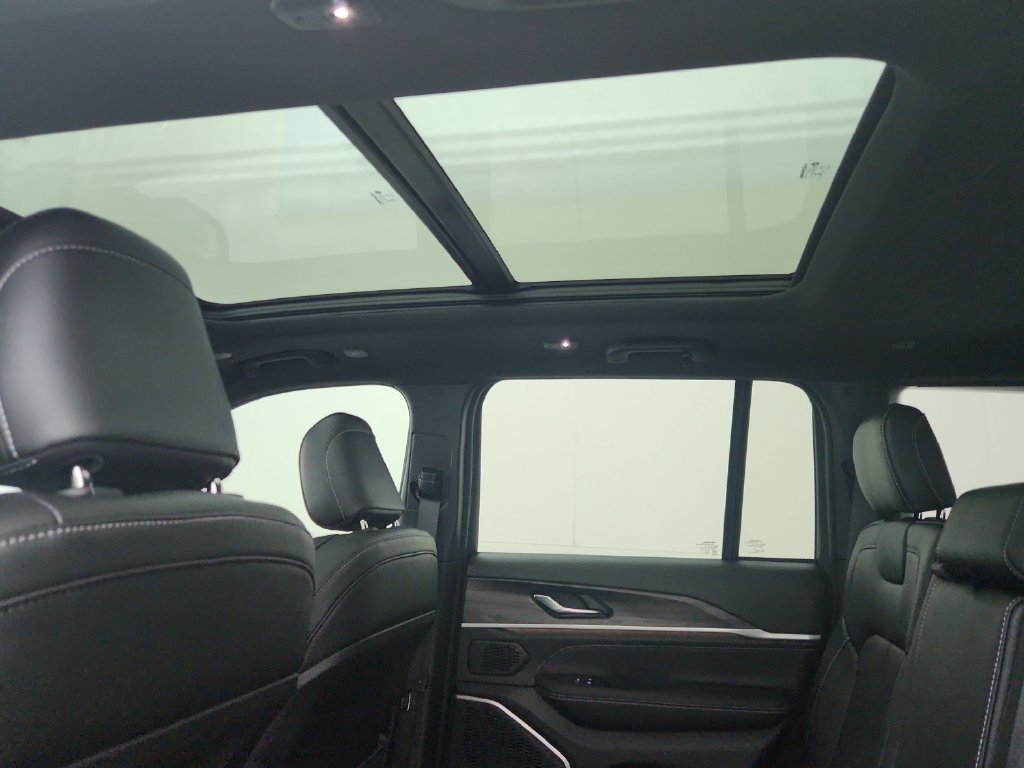 New 2027 Jeep Grand Cherokee Limited AWD/4WD image 31