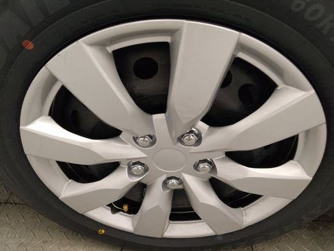 Used 2024 Nissan Sentra S FWD image 31