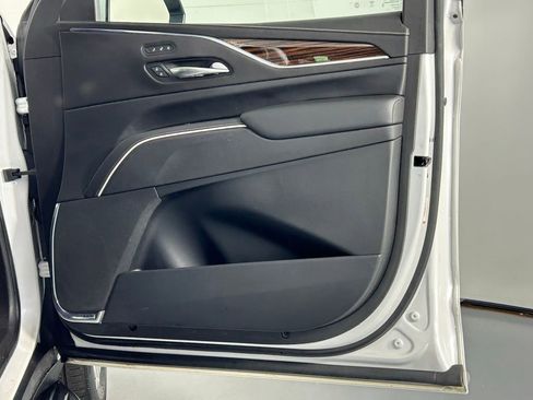 Used 2021 Cadillac Escalade ESV Premium Luxury AWD/4WD image 9