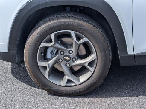 Used 2025 Chevrolet Trax LT w/ Driver Confidence Package image 10