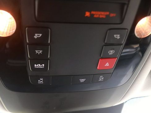 Used 2025 Kia Carnival FWD image 29