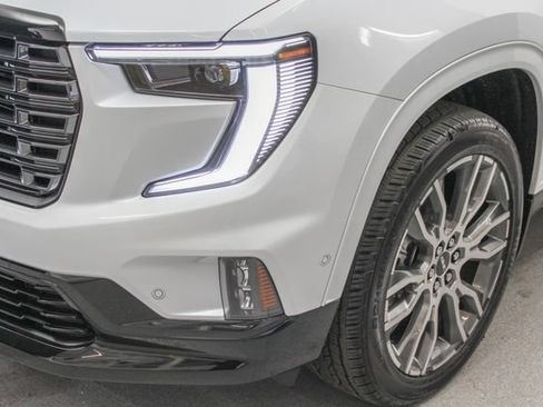 New 2026 GMC Acadia Denali Ultimate w/ LPO, Floor Liner Package AWD/4WD image 4