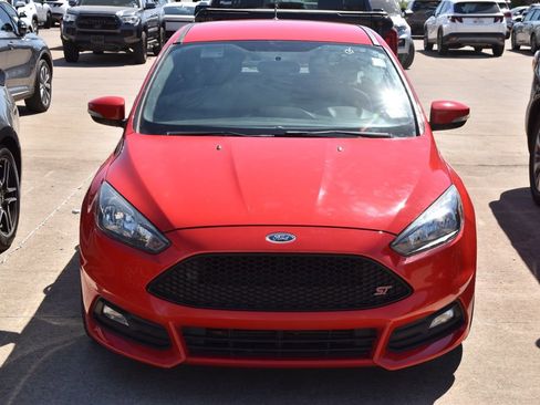 Used 2017 Ford Focus ST image 3