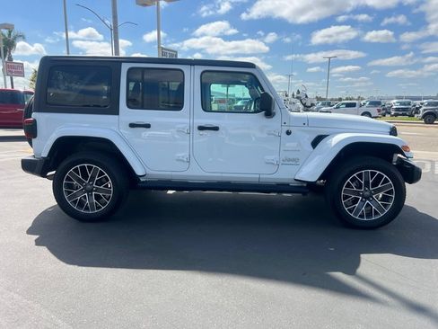 Used 2023 Jeep Wrangler Unlimited Sahara AWD/4WD image 12