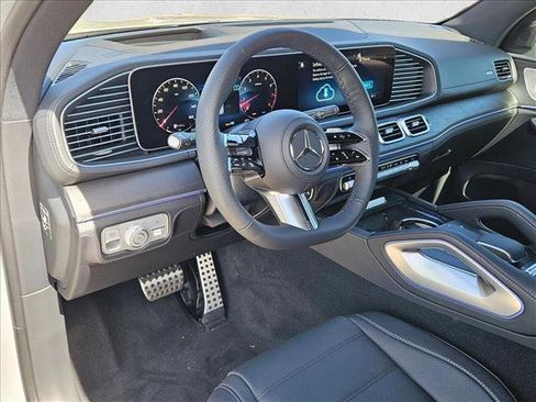 New 2026 Mercedes-Benz GLS 580 4MATIC image 9