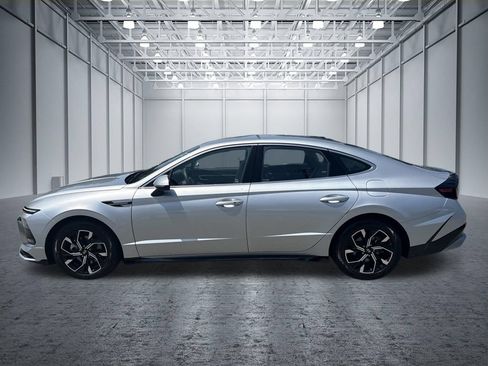 Used 2025 Hyundai Sonata SEL FWD image 2