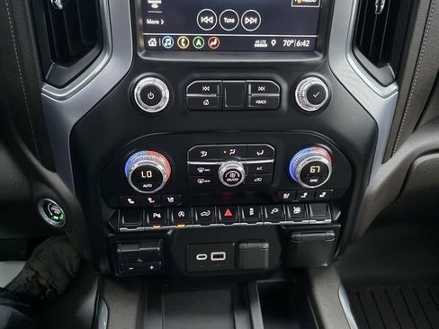 Used 2019 GMC Sierra 1500 SLT w/ SLT Premium Package AWD/4WD image 17