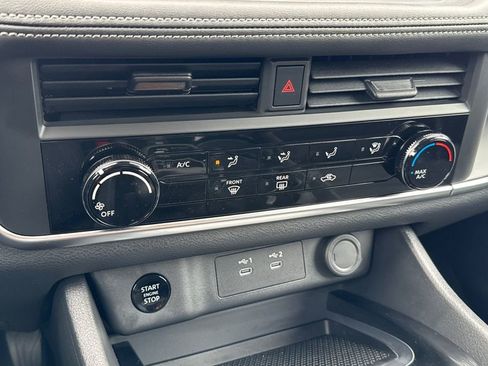 New 2025 Nissan Rogue S image 18