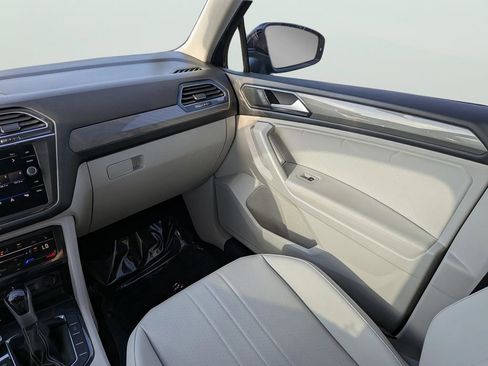 Certified 2023 Volkswagen Tiguan SE FWD image 14