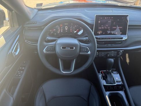 New 2026 Jeep Compass Latitude image 10