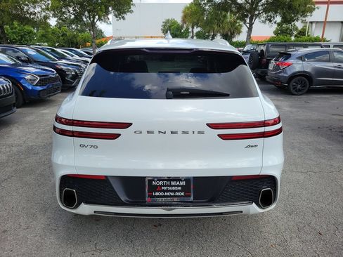Used 2025 Genesis GV70 2.5T AWD/4WD image 6