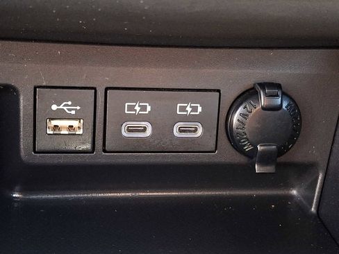 Used 2023 Toyota Highlander XLE AWD/4WD image 22