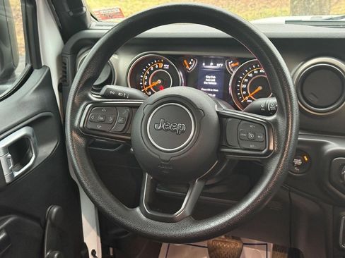 Used 2020 Jeep Gladiator Sport w/ Auxiliary Switch Group AWD/4WD image 14
