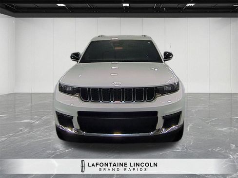 Used 2024 Jeep Grand Cherokee L Limited image 8