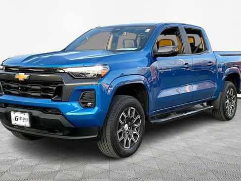 Used 2023 Chevrolet Colorado LT w/ LT Convenience Package III image 3