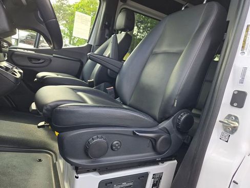 Used 2022 Mercedes-Benz Sprinter 2500 image 25