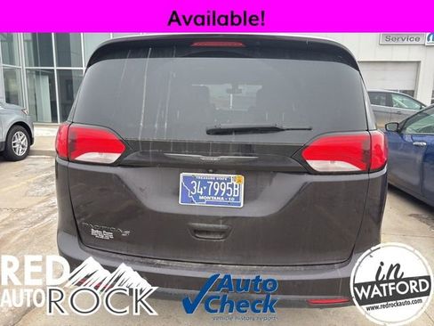 Used 2018 Chrysler Pacifica Touring-L w/ Premium Audio Group image 3