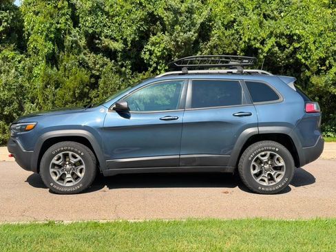 Used 2019 Jeep Cherokee Trailhawk w/ Cold Weather Group AWD/4WD image 2
