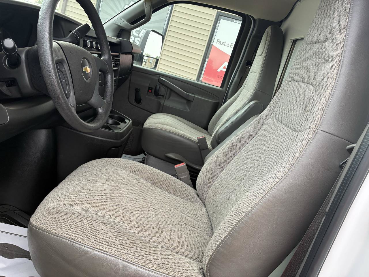 Used 2017 Chevrolet Express 3500 RWD image 10