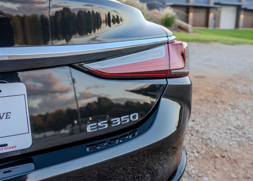 Used 2019 Lexus ES 350 w/ Premium Package FWD image 11