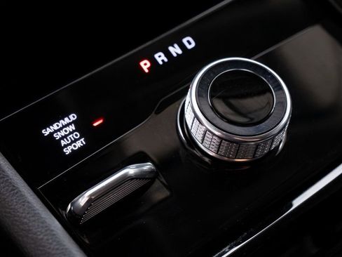 Used 2023 Jeep Grand Cherokee Limited image 16