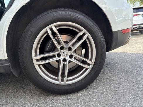 Used 2021 Porsche Macan AWD/4WD image 11