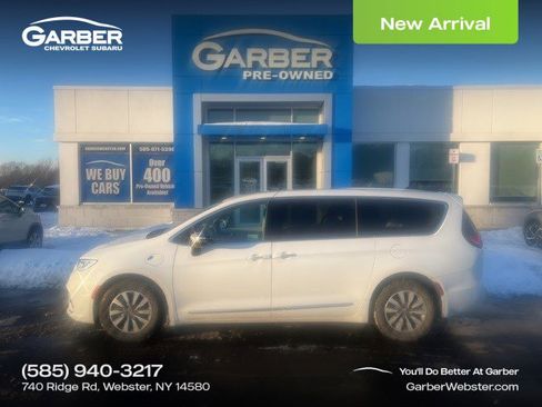 Used 2023 Chrysler Pacifica Limited image 1