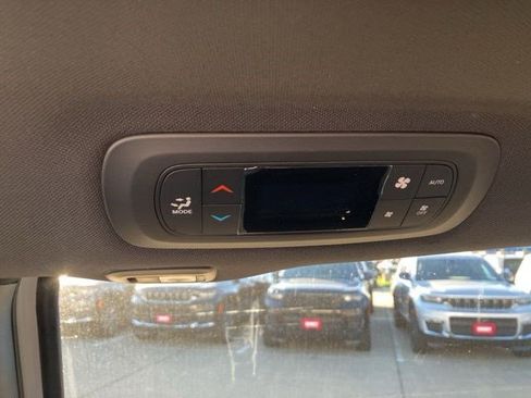 New 2026 Chrysler Pacifica Limited w/ S Appearance Package FWD image 30