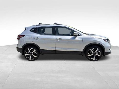 Certified 2022 Nissan Rogue Sport SL FWD image 9