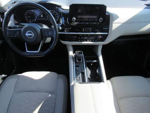 Used 2024 Nissan Pathfinder SV FWD image 17