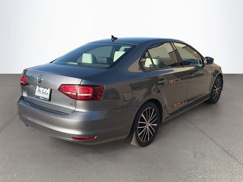 Used 2016 Volkswagen Jetta Sport FWD image 4