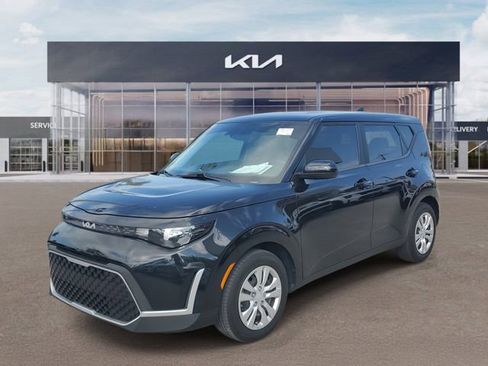 Certified 2023 Kia Soul LX image 3