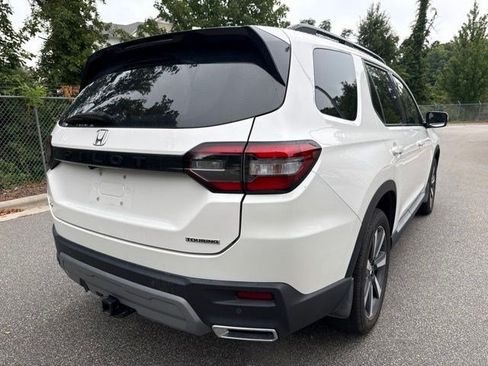 Used 2025 Honda Pilot Touring image 13