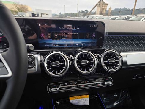 Used 2026 Mercedes-Benz GLB 250 4MATIC image 27