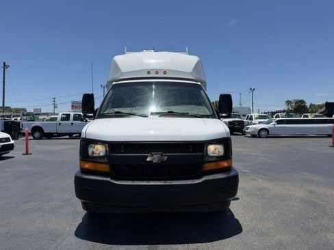 Used 2017 Chevrolet Express 3500 RWD image 3