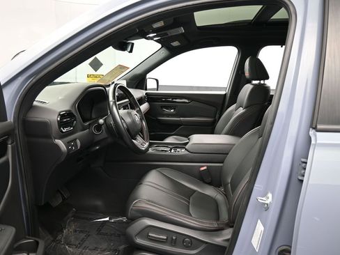 Used 2023 Honda Pilot TrailSport image 12