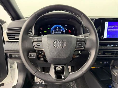 Used 2026 Toyota Camry SE FWD image 25