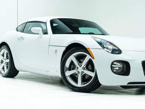 Used 2009 Pontiac Solstice GXP image 3