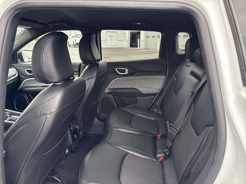 Used 2024 Jeep Compass Latitude AWD/4WD image 32