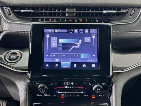 Used 2023 Jeep Grand Cherokee Altitude image 23