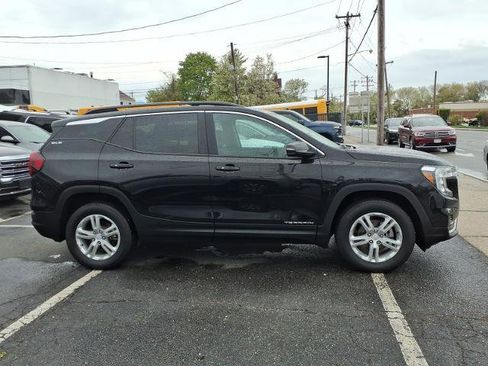 Used 2023 GMC Terrain SLE w/ Driver Convenience Package AWD/4WD image 4