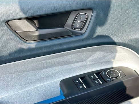 New 2025 Ford Maverick XLT image 12