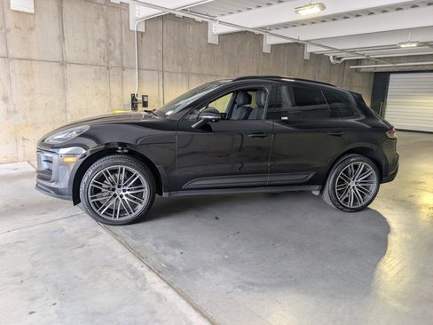 Used 2025 Porsche Macan image 2